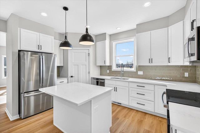 2807 Crinkle Root Drive, Fitchburg, WI 53711