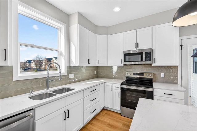 2807 Crinkle Root Drive, Fitchburg, WI 53711