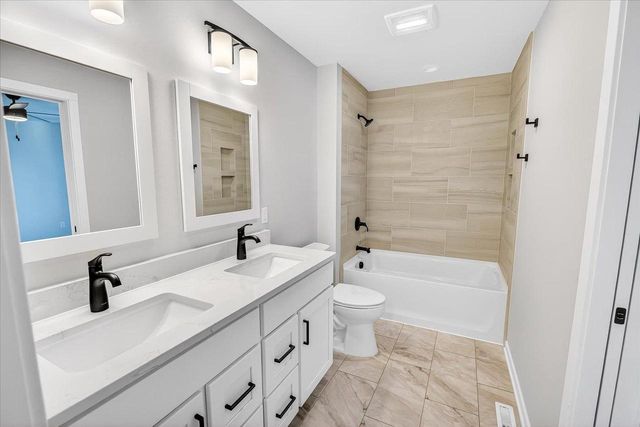 2807 Crinkle Root Drive, Fitchburg, WI 53711