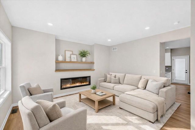 2807 Crinkle Root Drive, Fitchburg, WI 53711