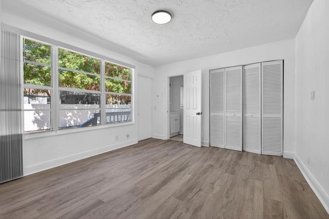 933 30th Court, West Palm Beach, FL 33407