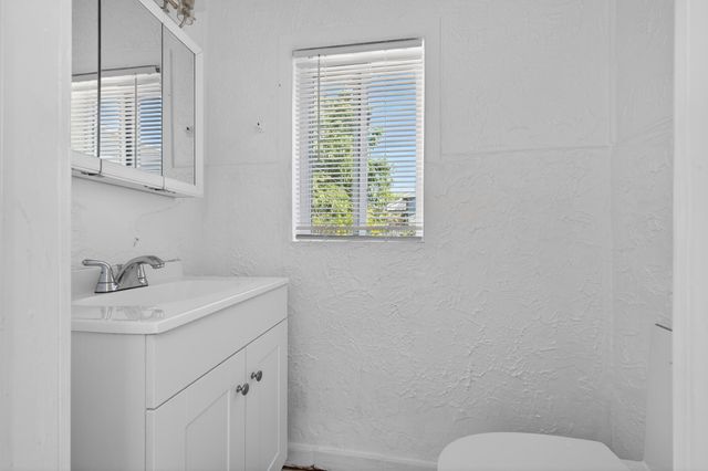 933 30th Court, West Palm Beach, FL 33407