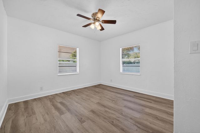 933 30th Court, West Palm Beach, FL 33407