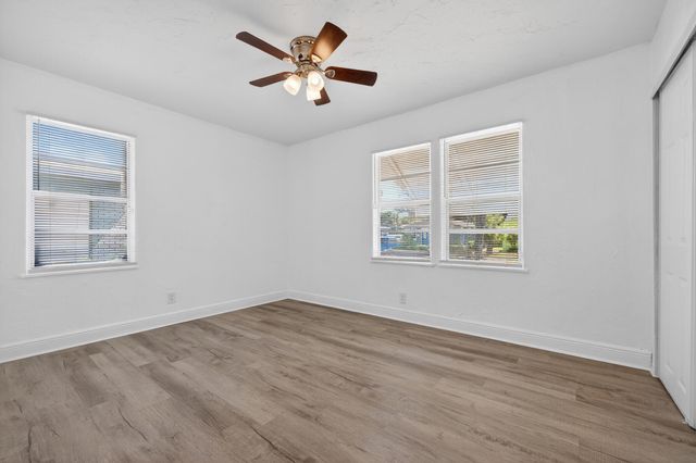 933 30th Court, West Palm Beach, FL 33407