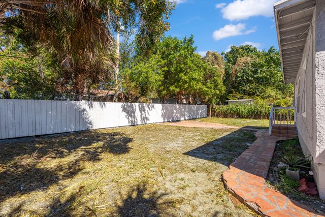 933 30th Court, West Palm Beach, FL 33407