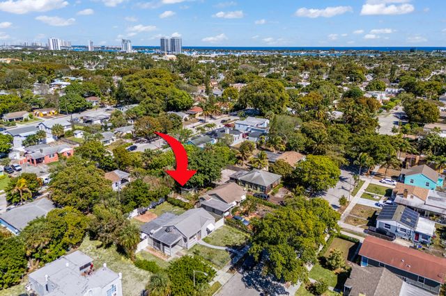 933 30th Court, West Palm Beach, FL 33407