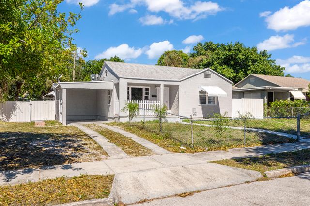 933 30th Court, West Palm Beach, FL 33407