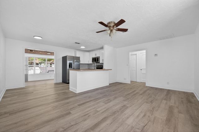 933 30th Court, West Palm Beach, FL 33407