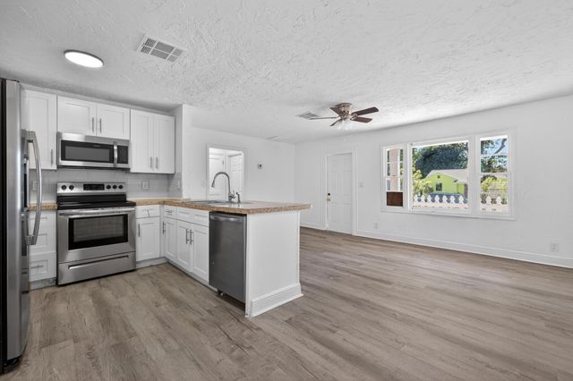 933 30th Court, West Palm Beach, FL 33407