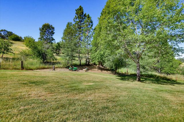 665 Gladycon Rd, Colfax, CA 95713