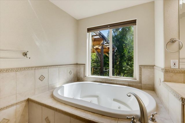 665 Gladycon Rd, Colfax, CA 95713
