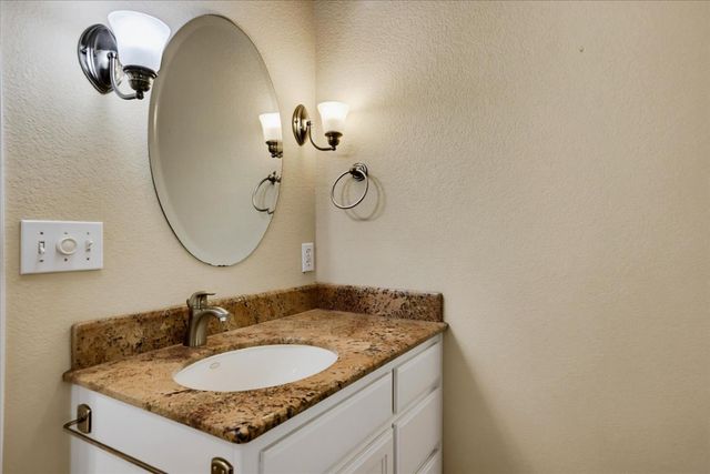 665 Gladycon Rd, Colfax, CA 95713