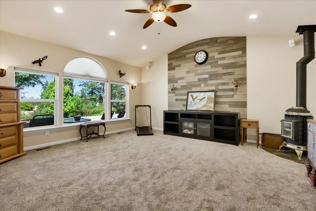665 Gladycon Rd, Colfax, CA 95713