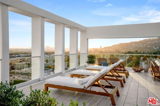 7135 Hollywood Boulevard PHW, Los Angeles, CA 90046