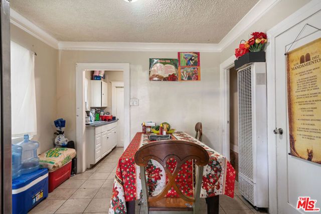 712 W 40th Place, Los Angeles, CA 90037