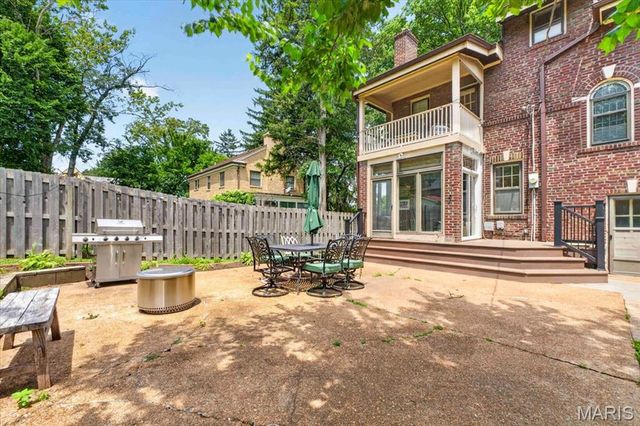 7186 Delmar Boulevard, University City, MO 63130