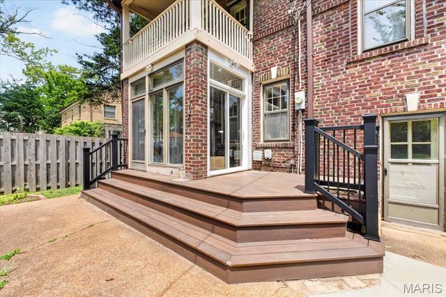7186 Delmar Boulevard, University City, MO 63130