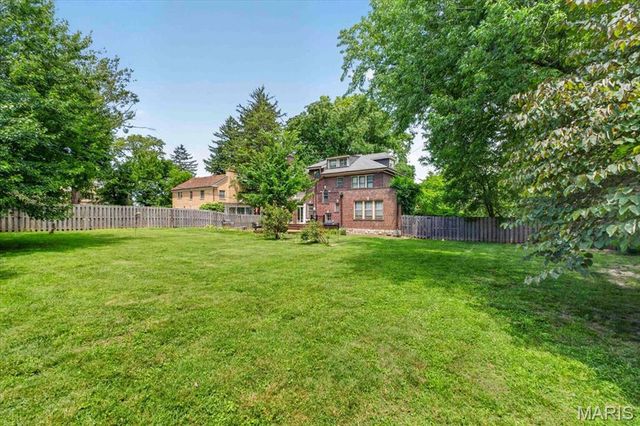7186 Delmar Boulevard, University City, MO 63130