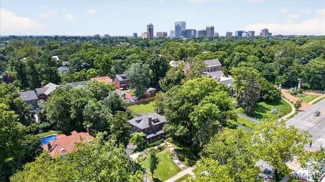 7186 Delmar Boulevard, University City, MO 63130