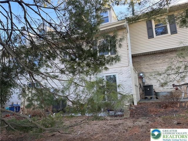 154 Springhouse Road, Allentown City, PA 18104