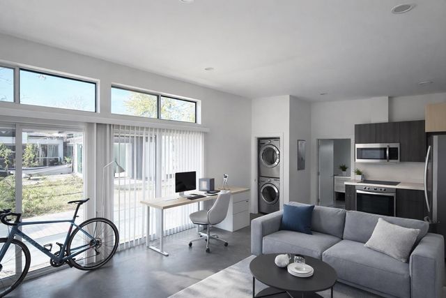 1155 Perry RD B, Austin, TX 78721