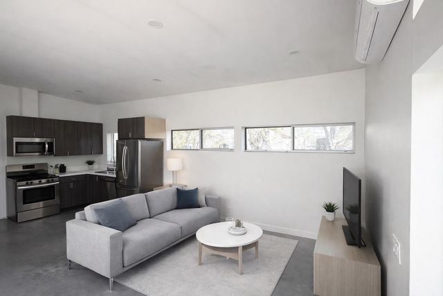 1155 Perry RD B, Austin, TX 78721