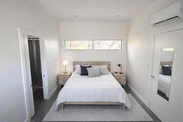 1155 Perry RD B, Austin, TX 78721