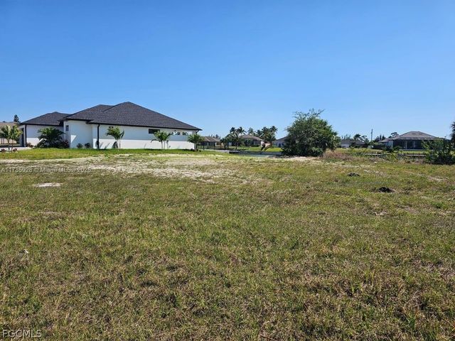 410 Nicholas PKWY E, Cape Coral, FL 33990