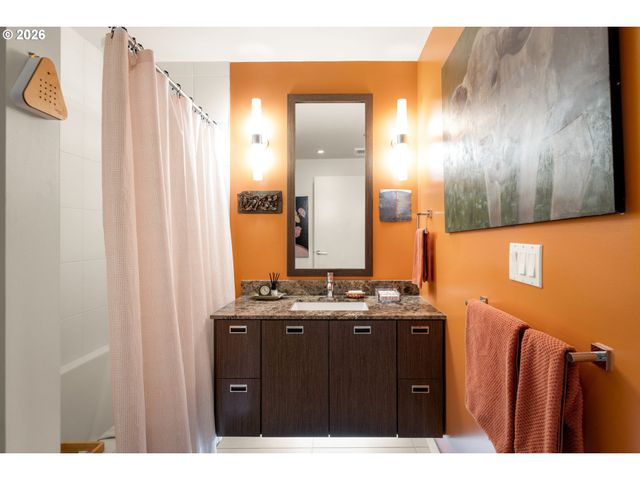 1310 Nw NAITO Pkwy 200, Portland, OR 97209