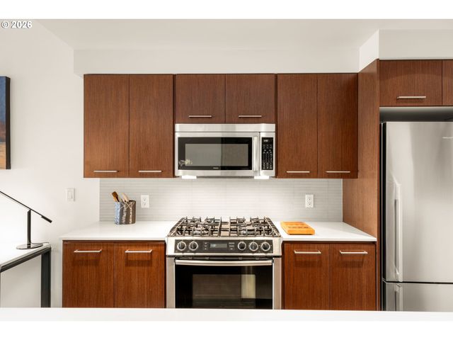 1310 Nw NAITO Pkwy 200, Portland, OR 97209