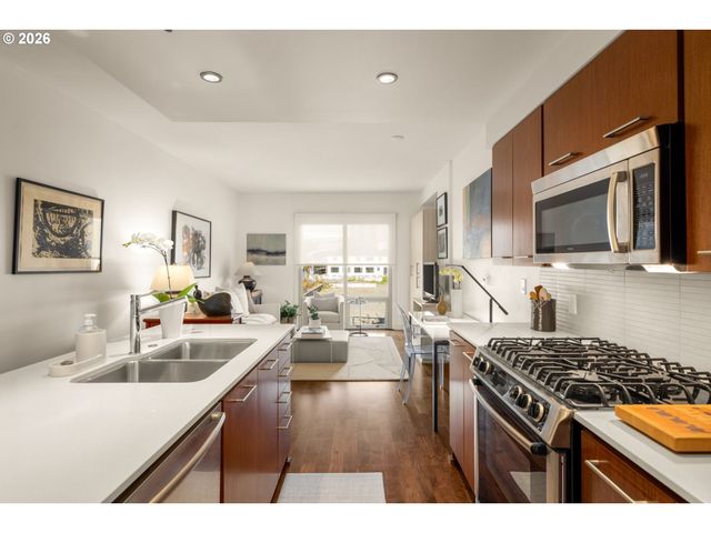 1310 Nw NAITO Pkwy 200, Portland, OR 97209