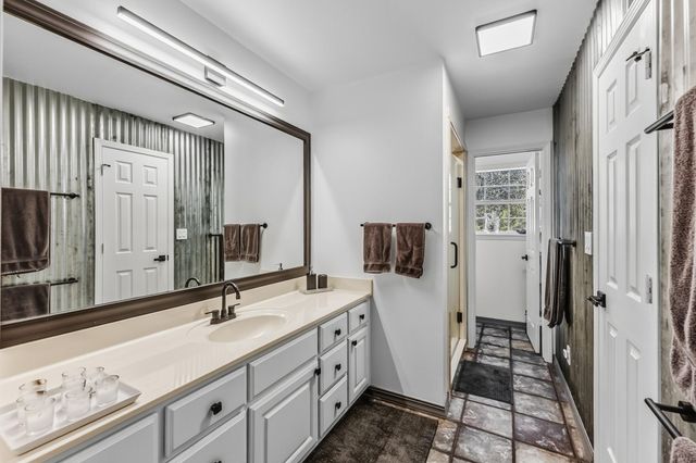 1587 County Road 1105, Crockett, TX 75835