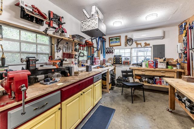 1587 County Road 1105, Crockett, TX 75835