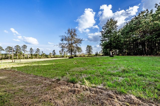 1587 County Road 1105, Crockett, TX 75835