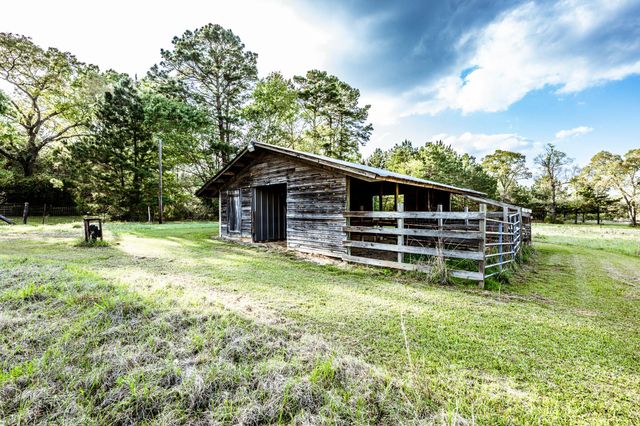 1587 County Road 1105, Crockett, TX 75835