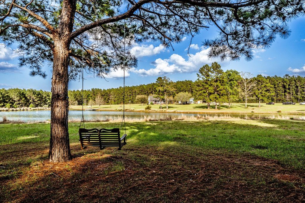 1587 County Road 1105, Crockett, TX 75835