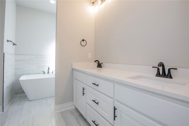 6800 SW Orange Avenue, Bentonville, AR 72713