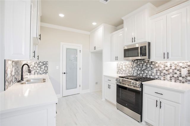 6800 SW Orange Avenue, Bentonville, AR 72713