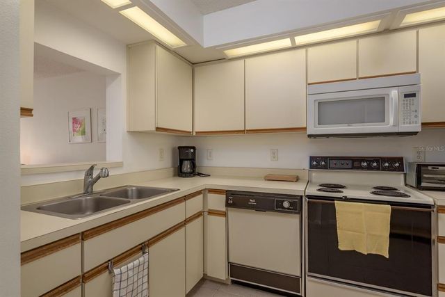1241 S MARTIN LUTHER KING JR AVENUE 302, Clearwater, FL 33756