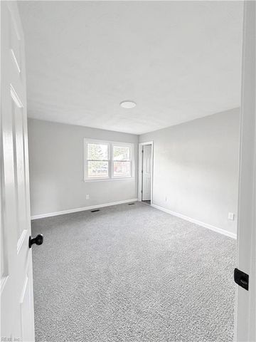4 Edith Key ST, Hampton, VA 23666