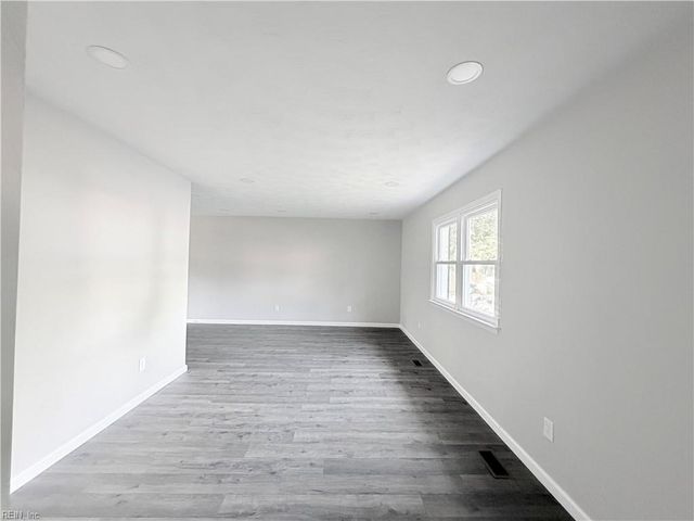 4 Edith Key ST, Hampton, VA 23666