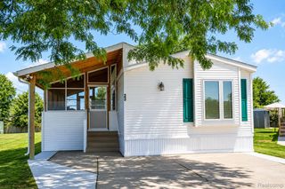 23 Highland Terrace, White Lake Charter Township, MI 48386