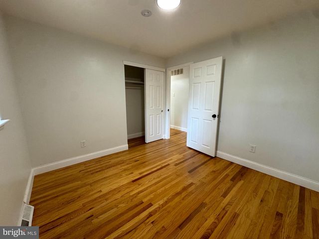 8 ELBOW LN, Cherry Hill, NJ 08003