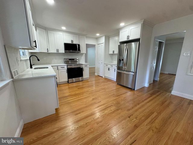 8 ELBOW LN, Cherry Hill, NJ 08003