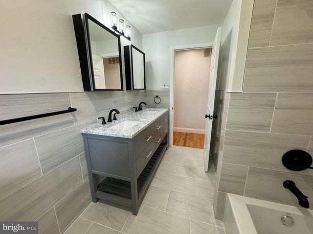 8 ELBOW LN, Cherry Hill, NJ 08003