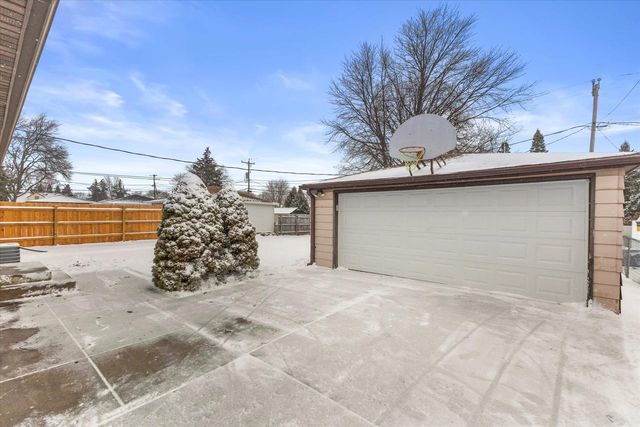 5944 S Swift AVENUE, Cudahy, WI 53110