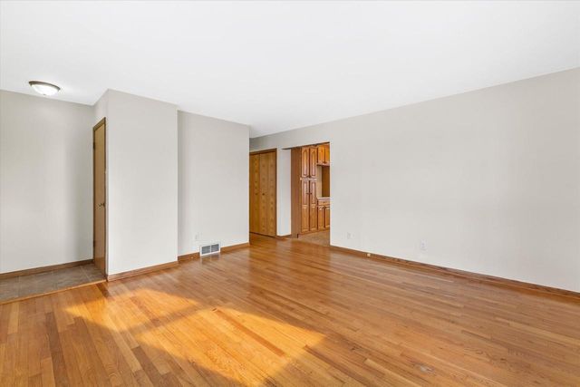 5944 S Swift AVENUE, Cudahy, WI 53110