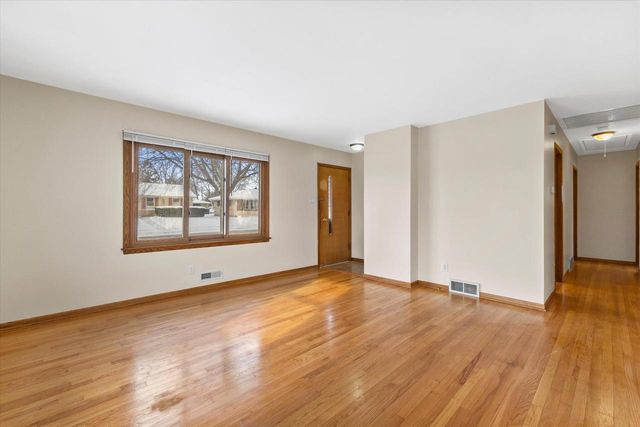 5944 S Swift AVENUE, Cudahy, WI 53110