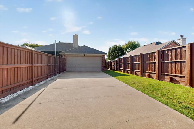 805 Kathryn Drive, Lewisville, TX 75067
