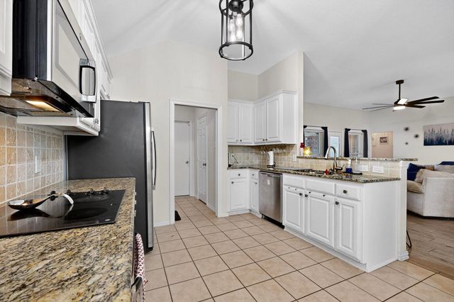 805 Kathryn Drive, Lewisville, TX 75067